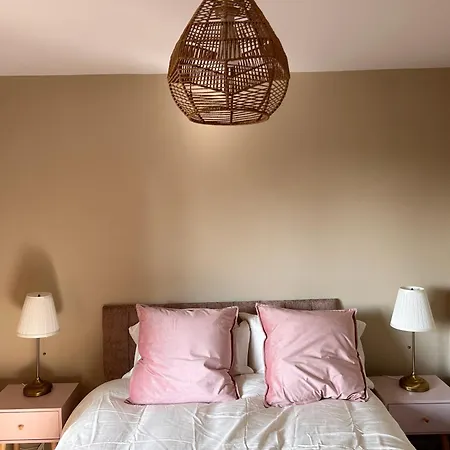 Belfast - Relax & Unwind In Our Skyline Retreat - 3 Bedroom Apartment With Parking Exterior photo