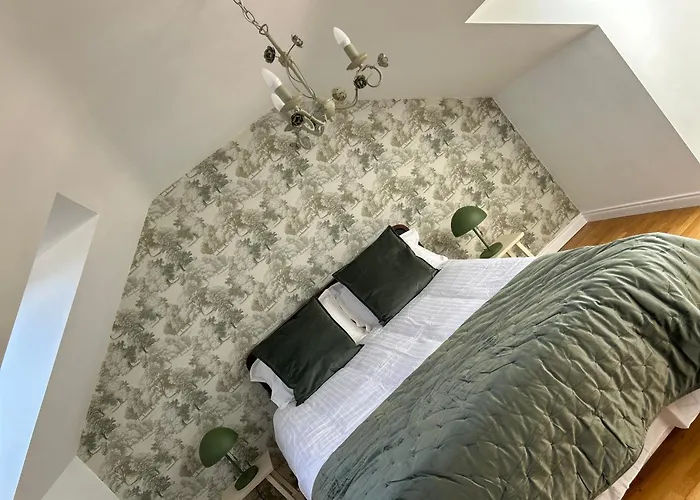 Belfast - Relax & Unwind In Our Skyline Retreat - 3 Bedroom Apartment With Parking